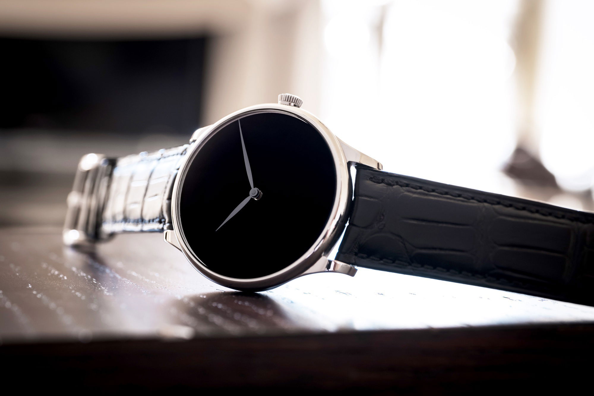H. Moser &amp; Cie Venturer Vantablack® Black Hands XL
