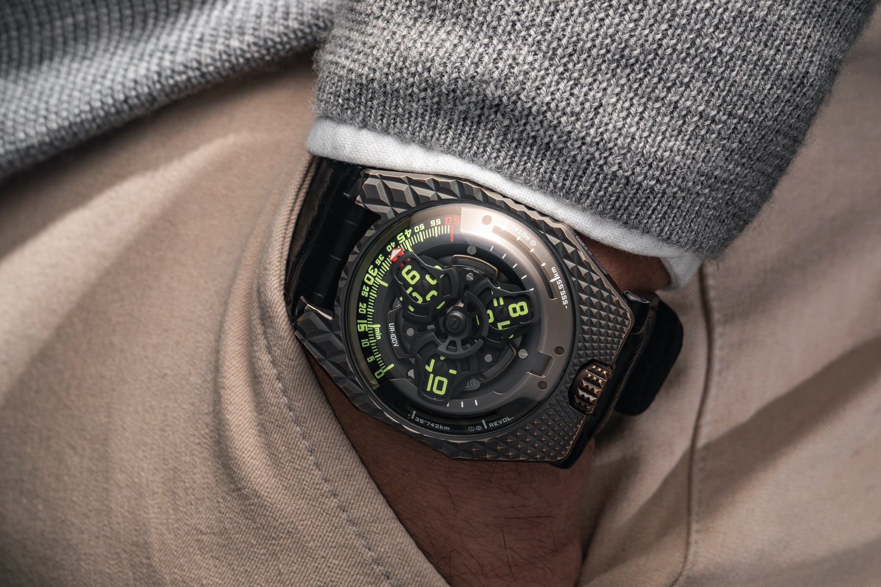 Urwerk UR-100V "T-Rex"