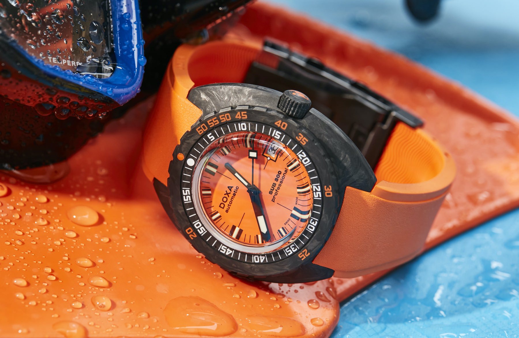 Doxa SUB 300 Carbon Professional