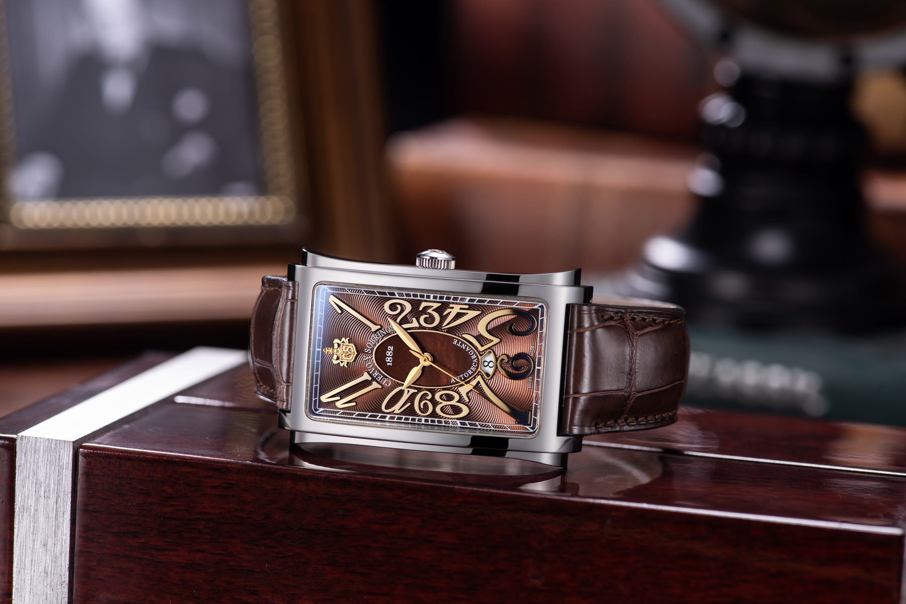 Cuervo y Sobrinos Prominente Solo Tiempo