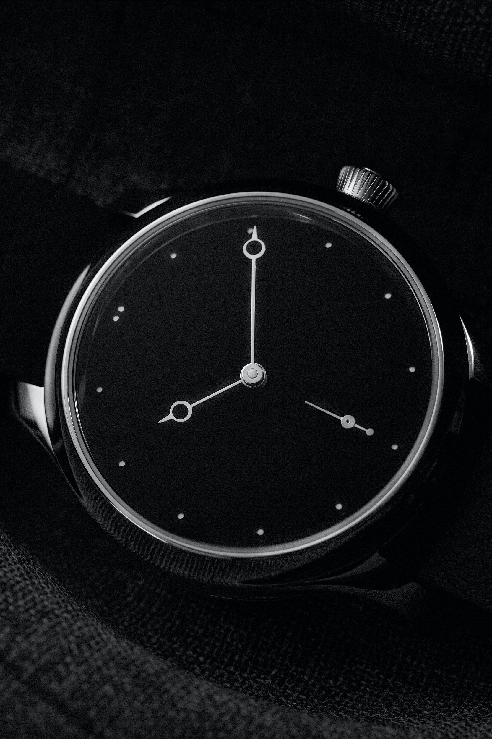 H. Moser &amp; Cie Endeavour Small Seconds Total Eclipse X The Armoury
