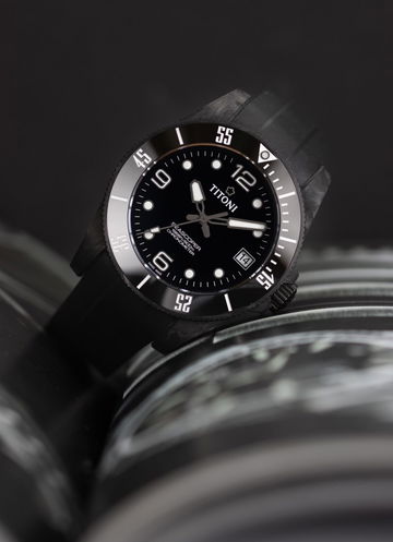 Titoni Seascoper 600 Carbon Tech