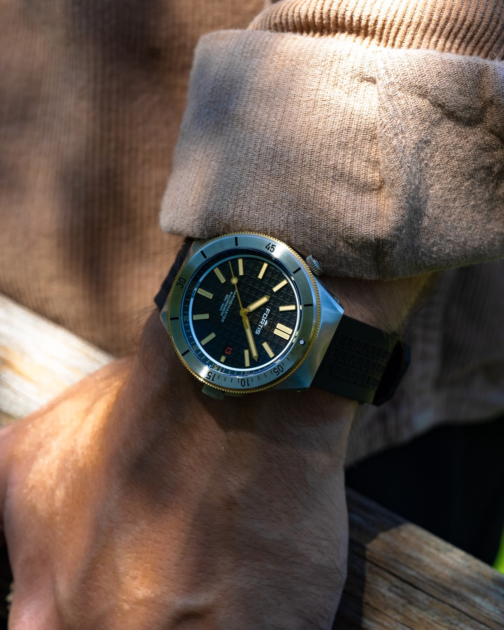 Fortis Marinemaster M-44 Black Resin Gold Limited Edition