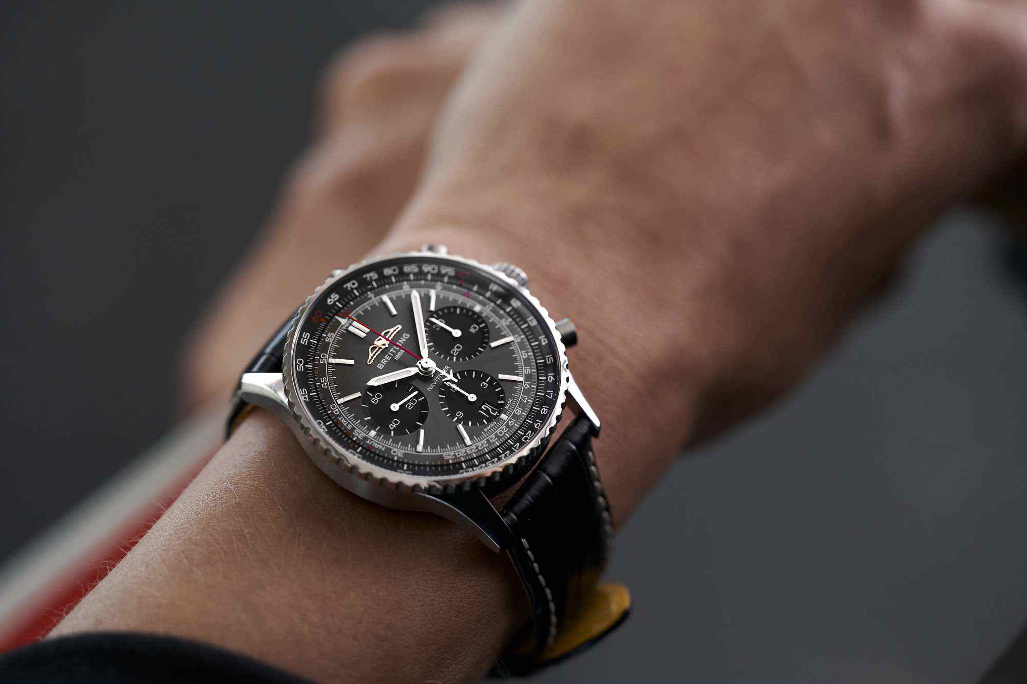 Navitimer B01 Swiss Limited Edition - Image 2