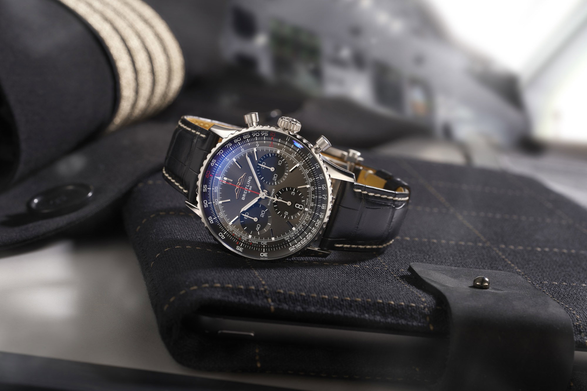 Navitimer B01 Swiss Limited Edition - Image 3