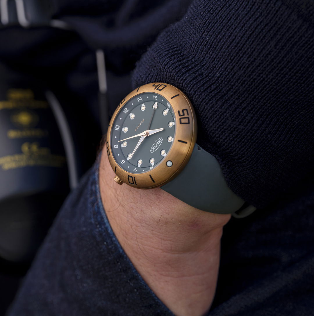 Seapod Bronze GMT Archi