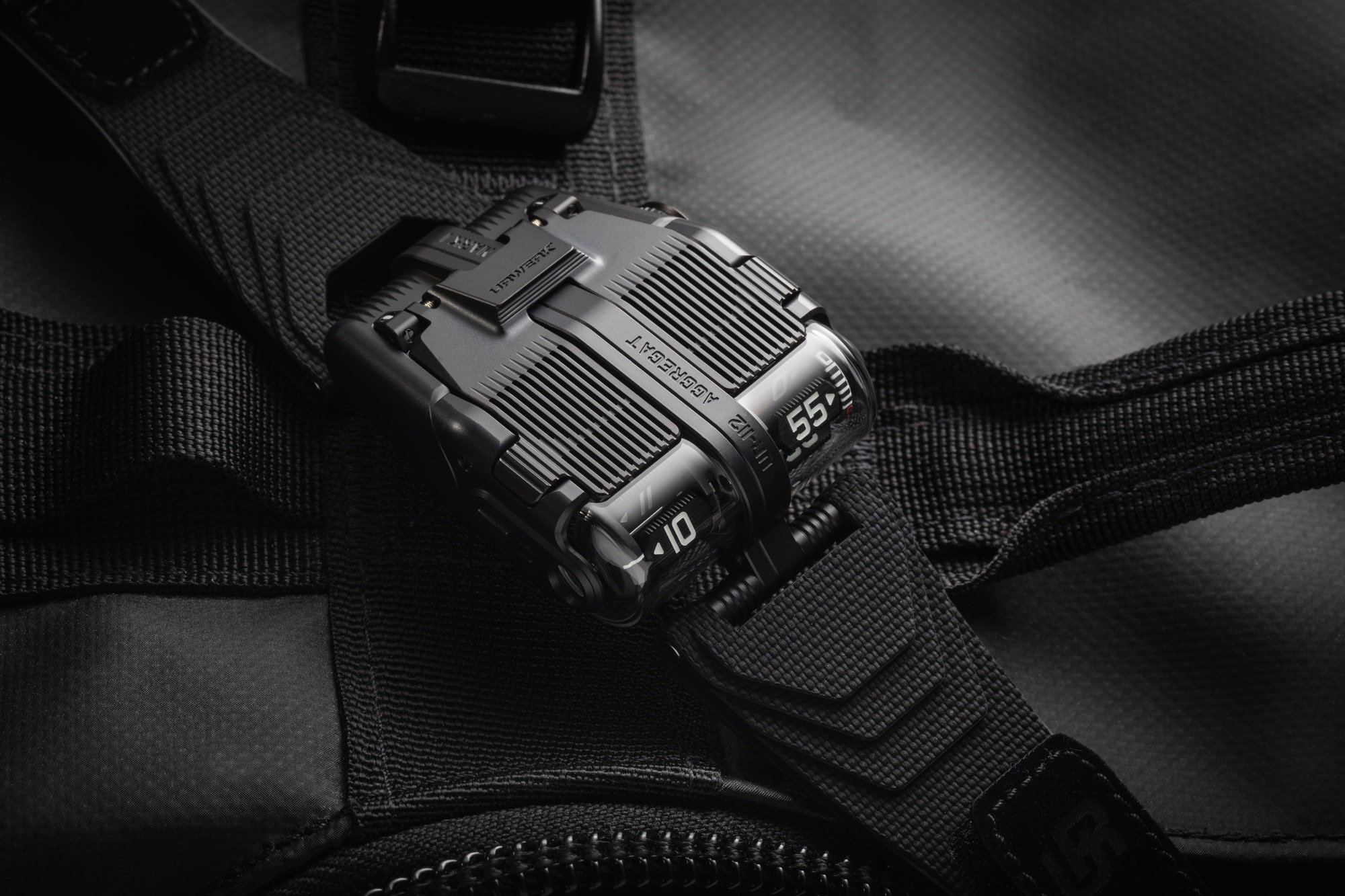 UR-112 Back to Black - Image 3