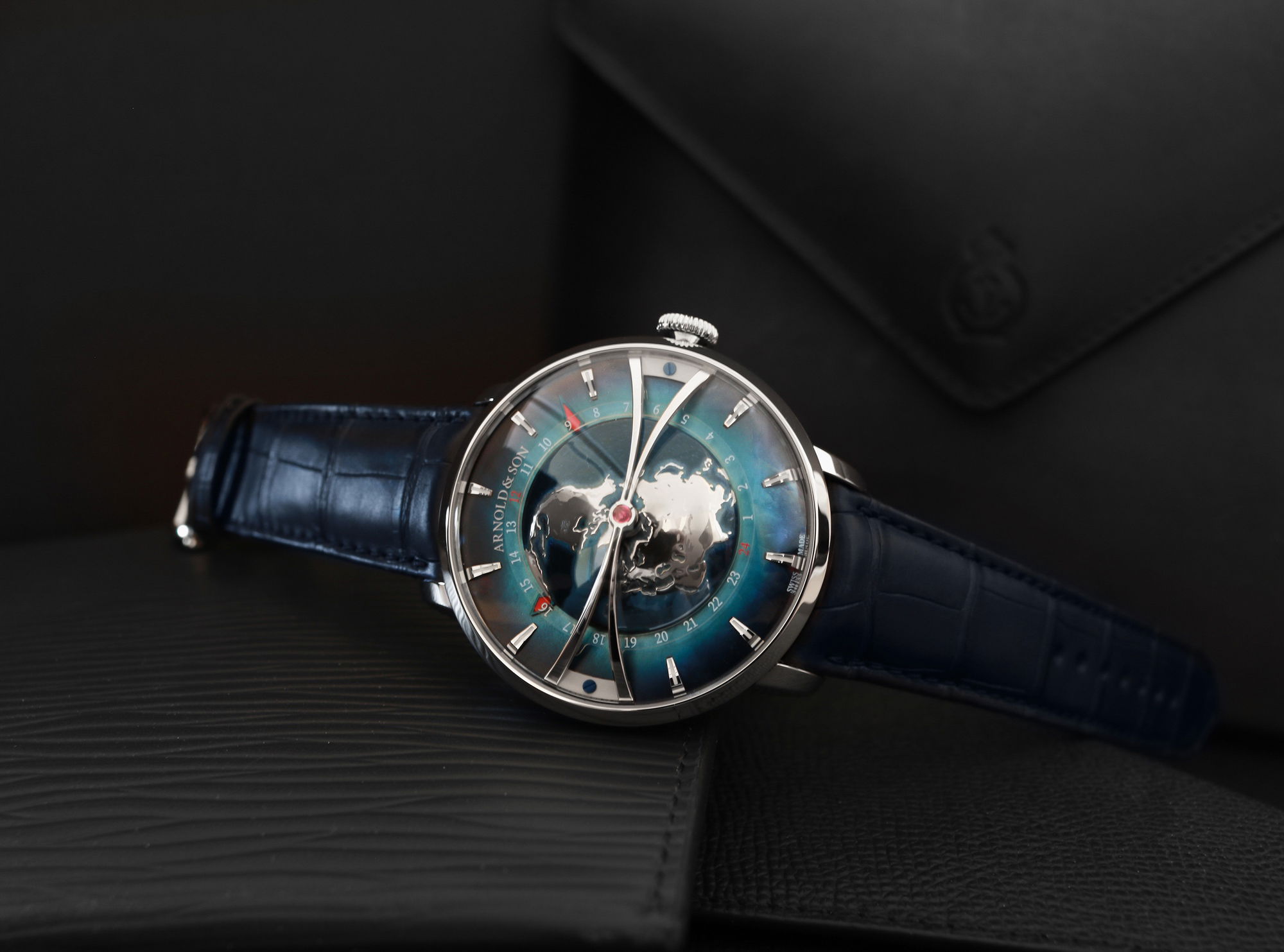 Arnold &amp; Son Globetrotter Platinum