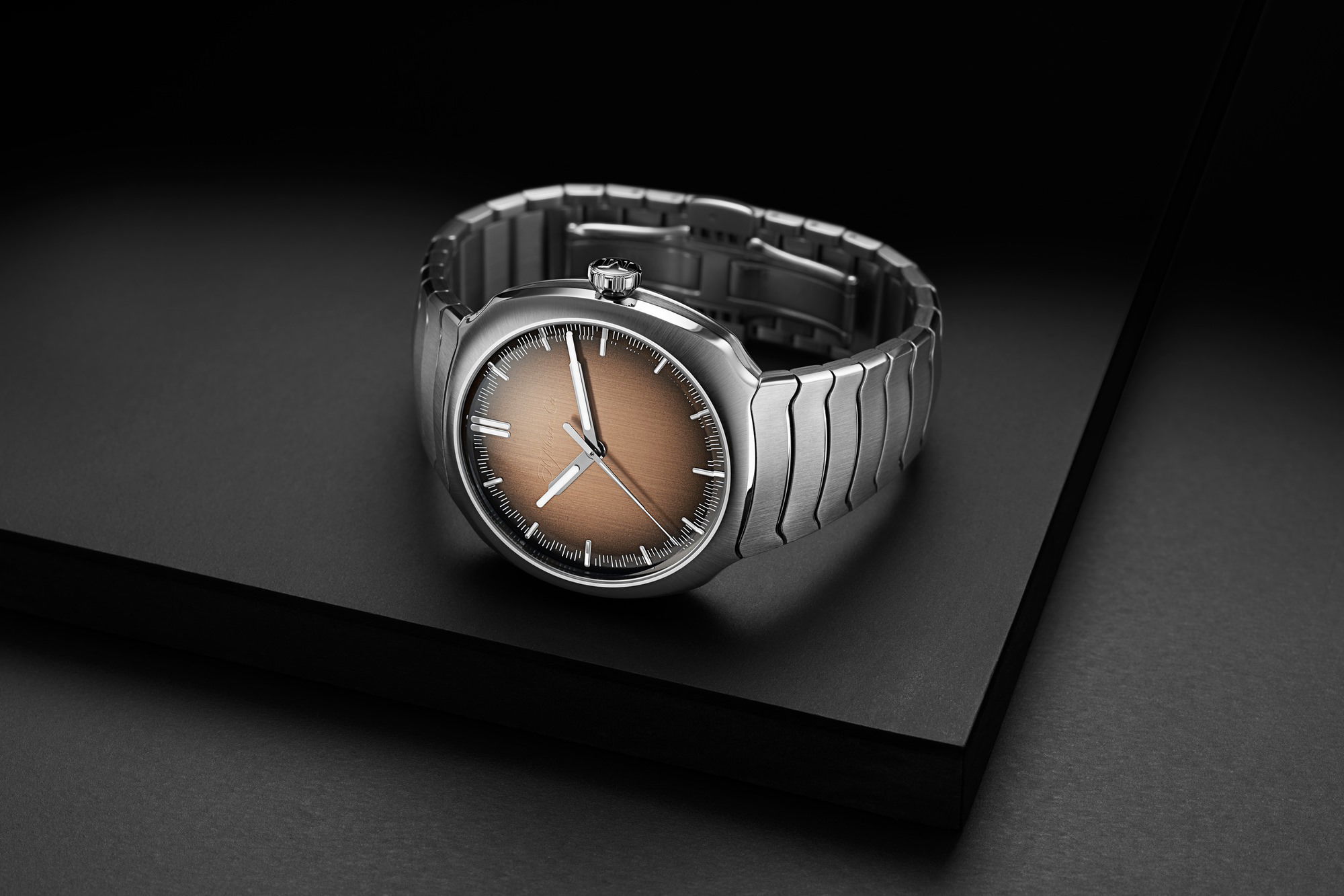 H. Moser &amp; Cie Streamliner Centre Seconds Smoked Salmon
