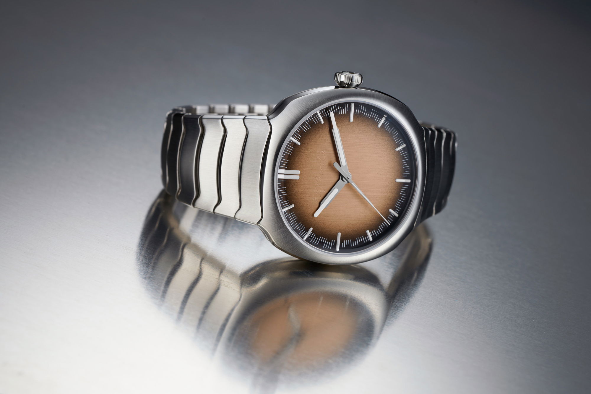 H. Moser &amp; Cie Streamliner Centre Seconds Smoked Salmon