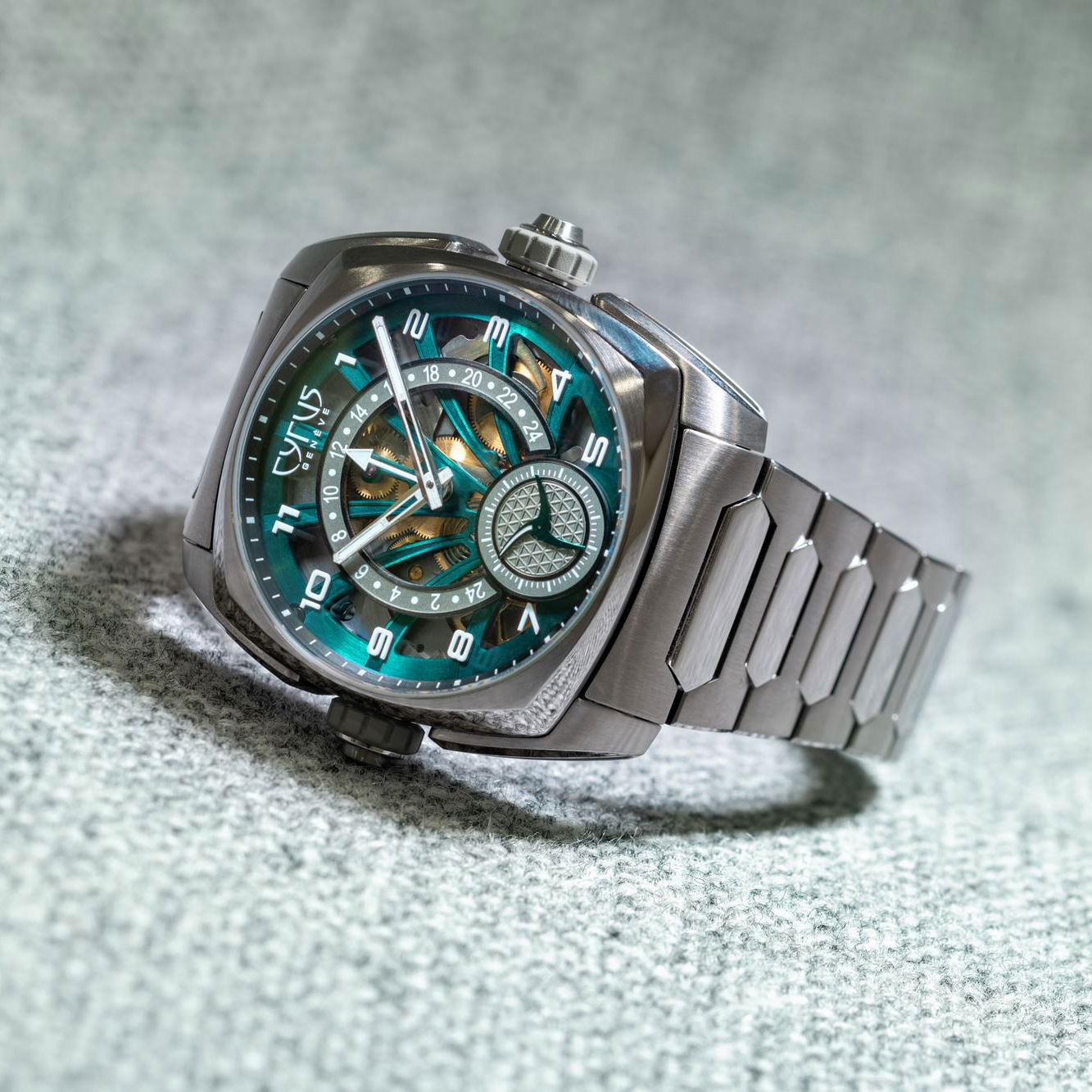 Cyrus Klepcys GMT Palm Green