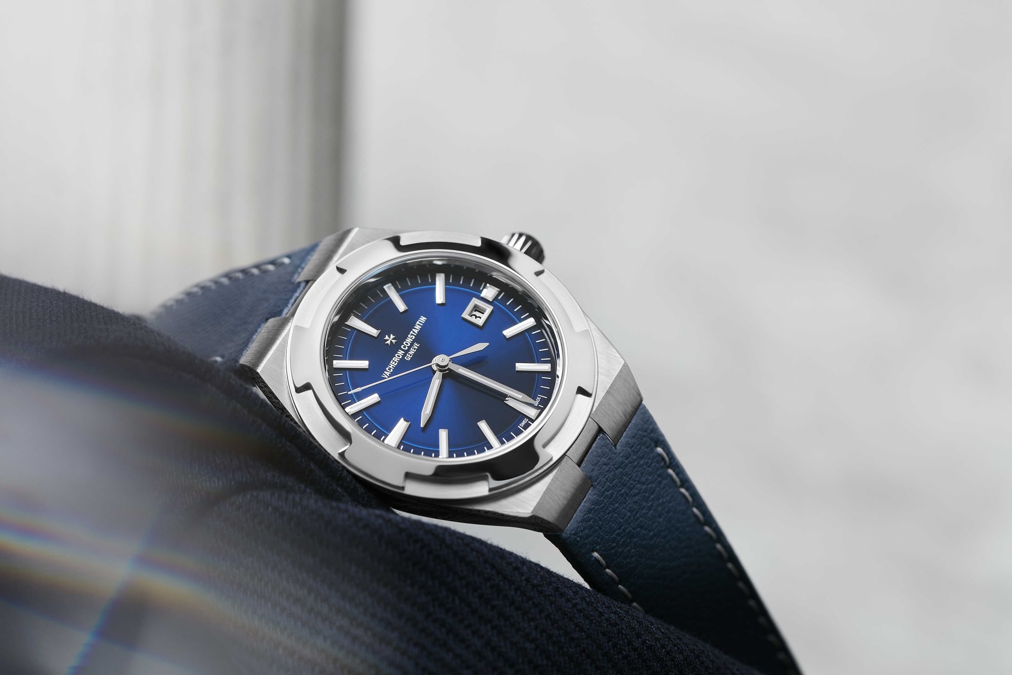 Overseas Self-Winding 34.5 - Image 12
