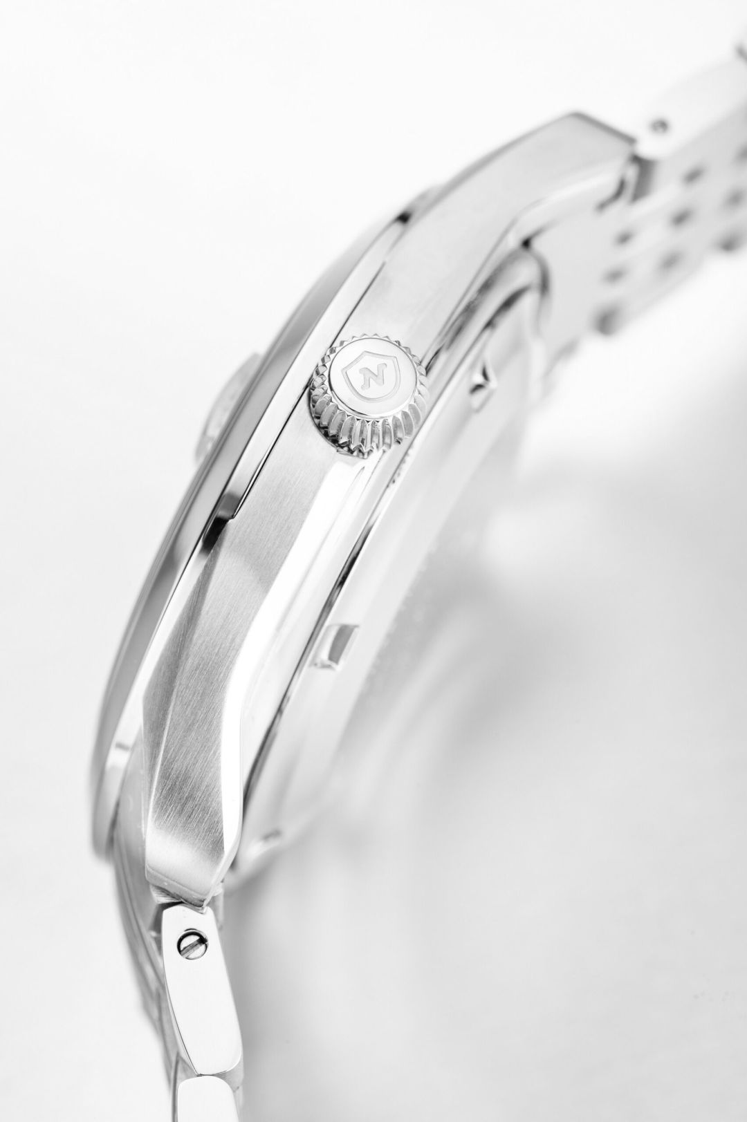 Nivada Grenchen Antarctic Spider Salmon Date – 32042A12