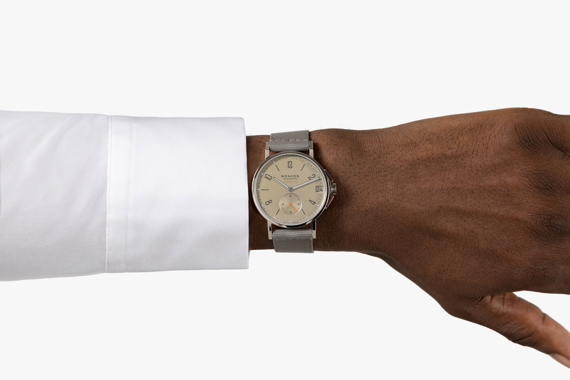 Nomos Glashütte Ahoi neomatik 38 Date Sand