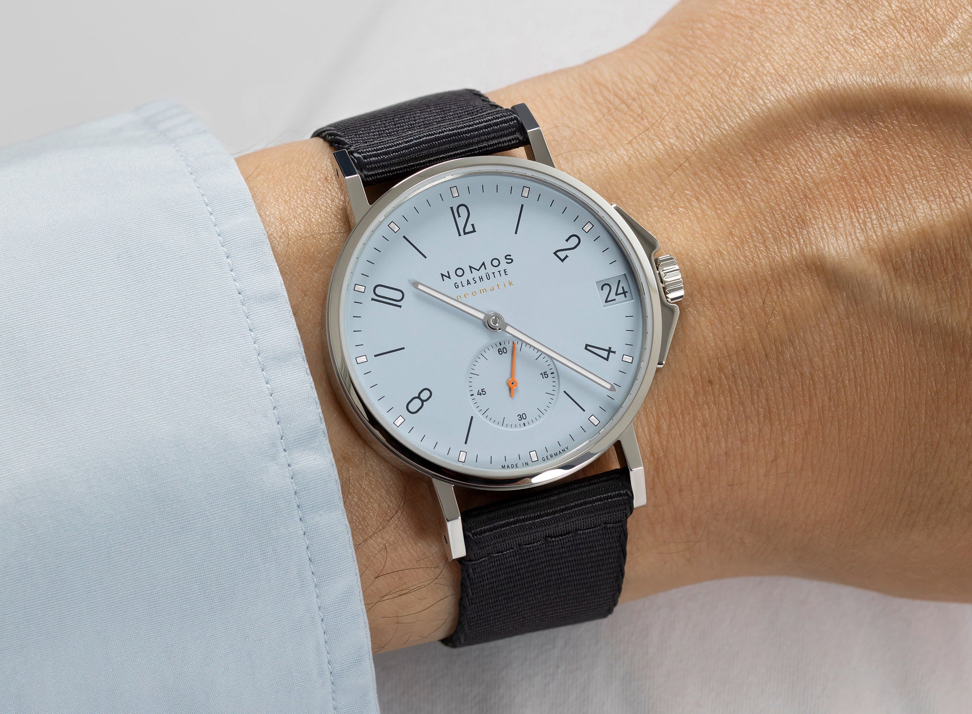 Nomos Glashütte Ahoi neomatik 38 Date Sky