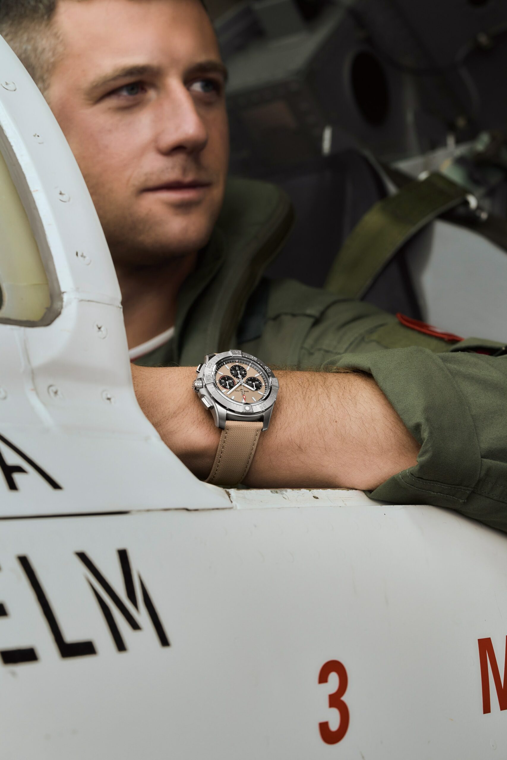 Avenger B01 Chronograph 44 - Image 4