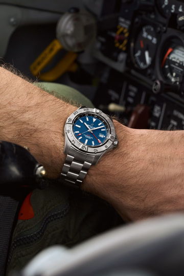 Breitling Avenger Automatic GMT 44