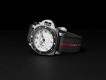 Panerai Submersible Luna Rossa