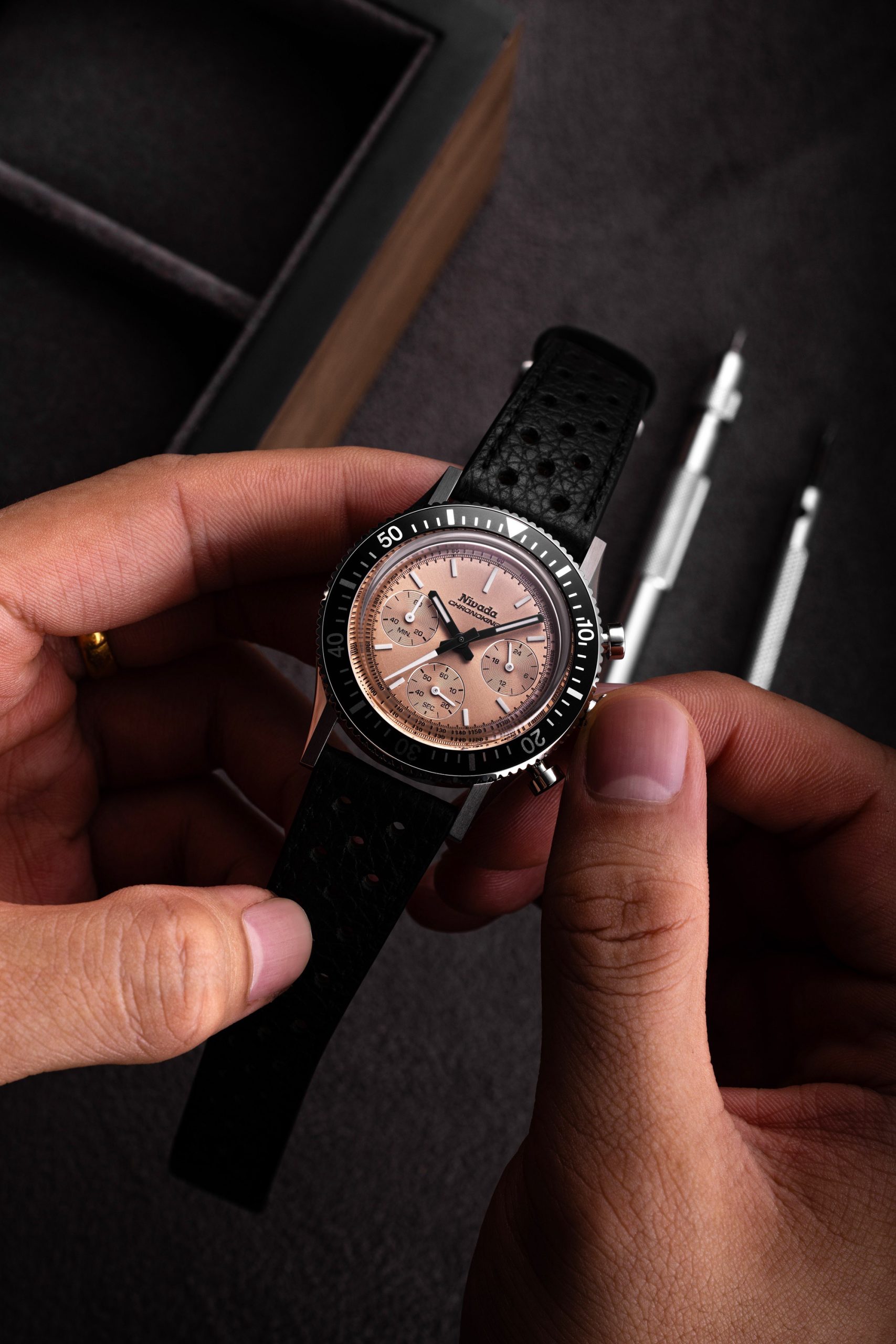 Nivada Grenchen Chronoking Mecaquartz Salmon