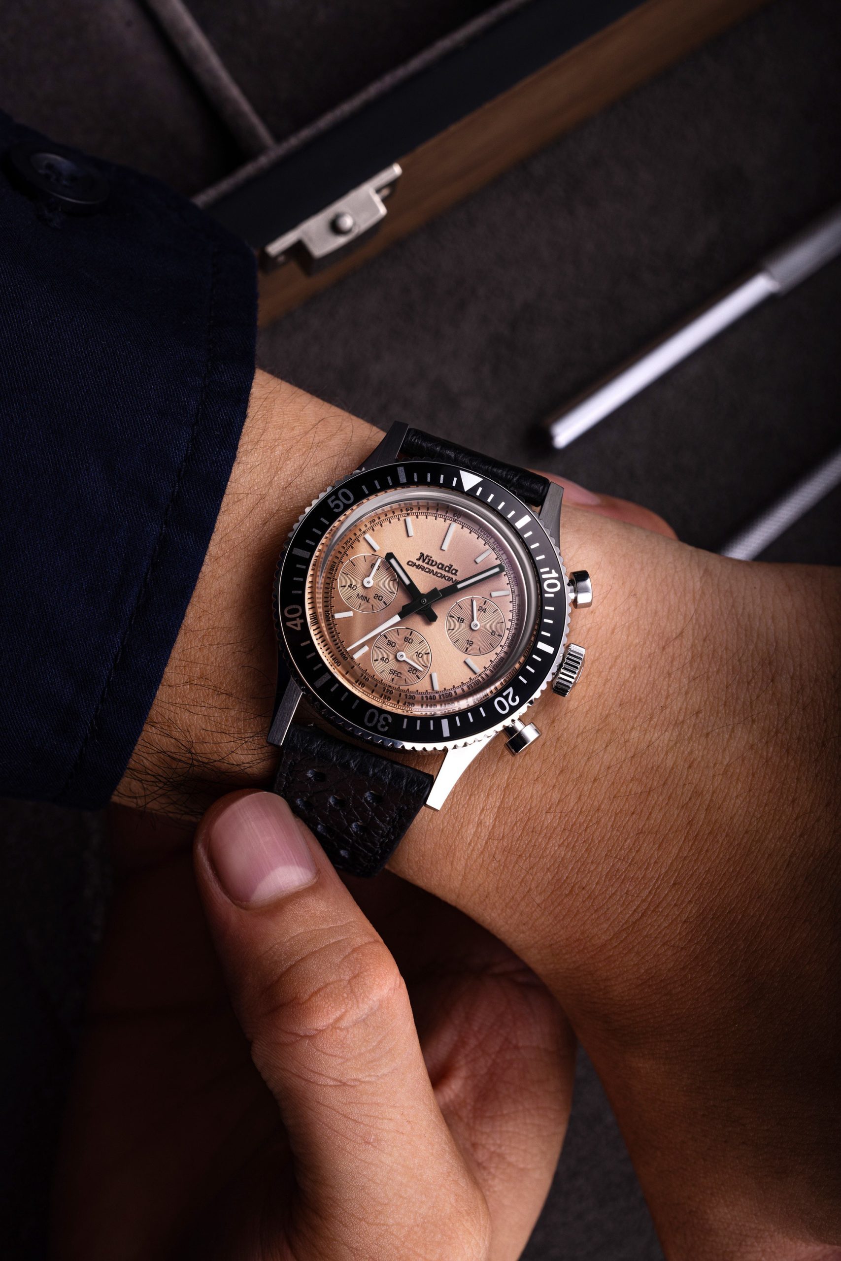 Nivada Grenchen Chronoking Mecaquartz Salmon