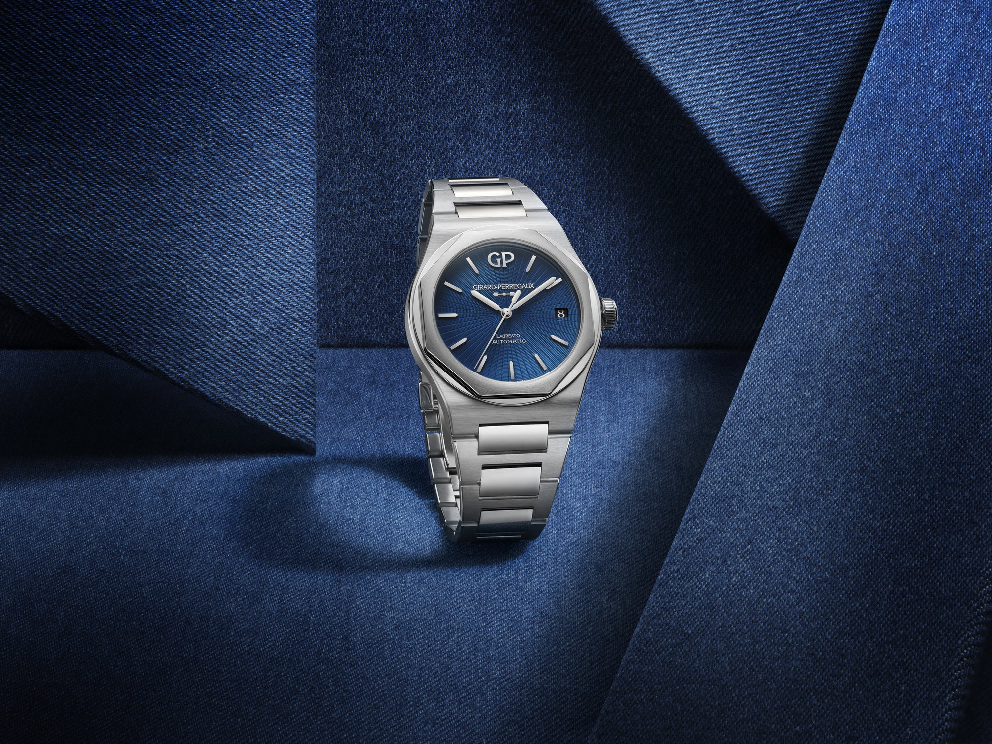 Girard-Perregaux Laureato 42 mm Japan ‘Aiiro’ Edition