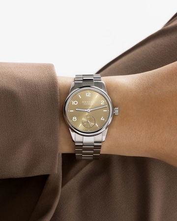 Nomos Glashütte Club Sport neomatik 34 gold