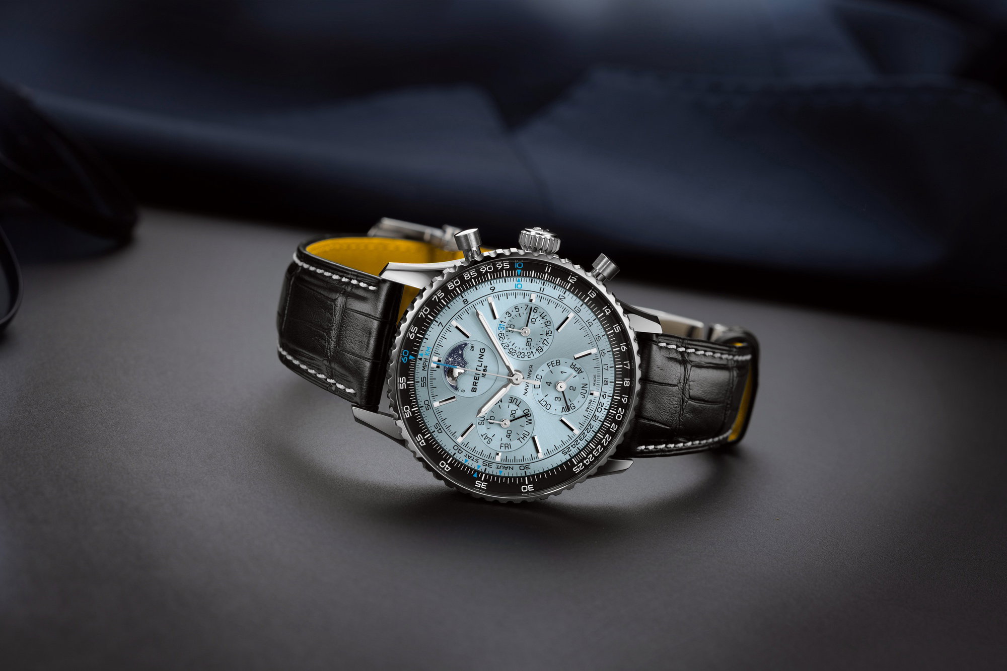 Navitimer B19 Chronograph 43 Perpetual Calendar - Image 3