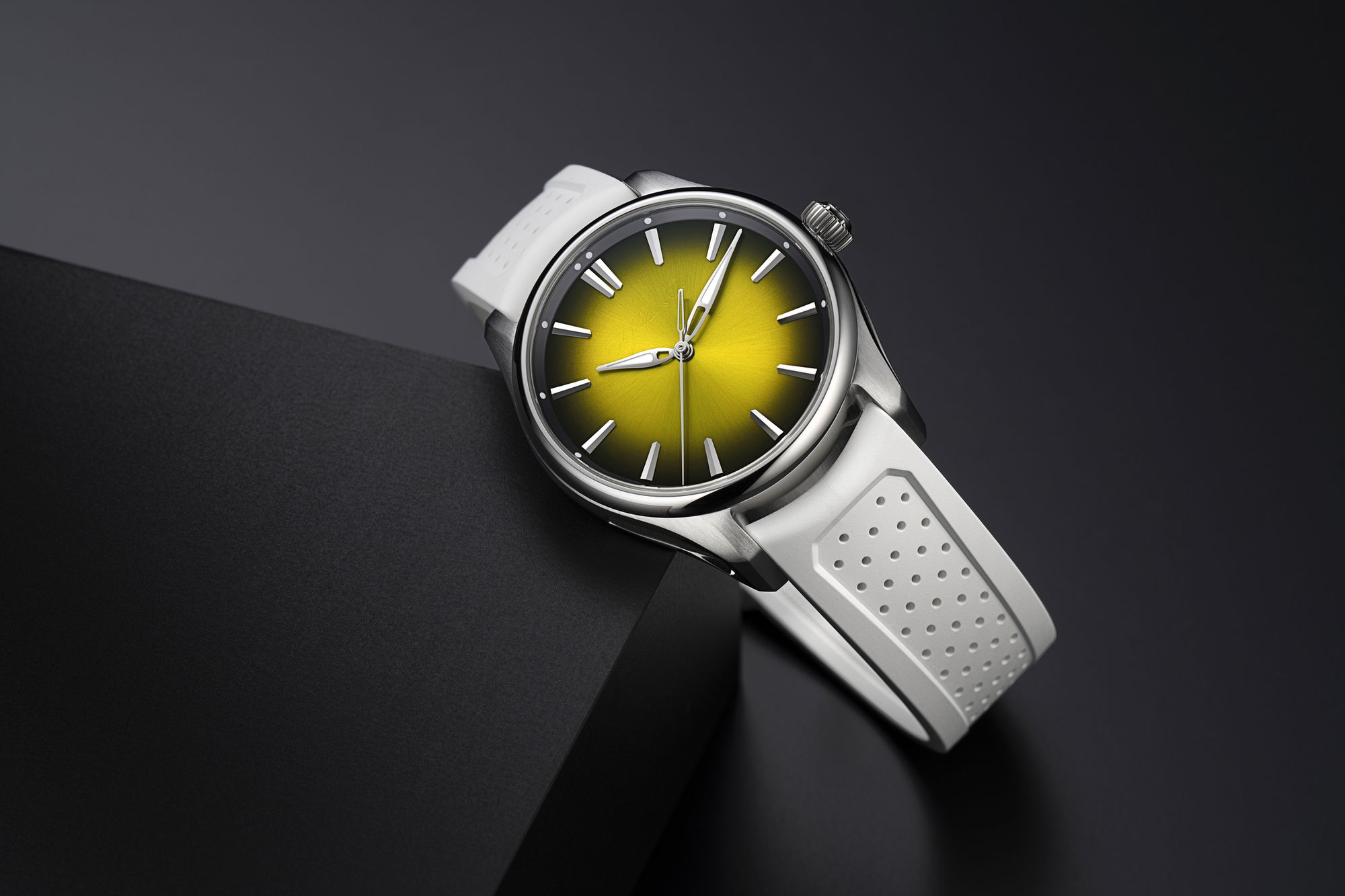 H. Moser &amp; Cie Pioneer Centre Seconds Sunny Side Up 40