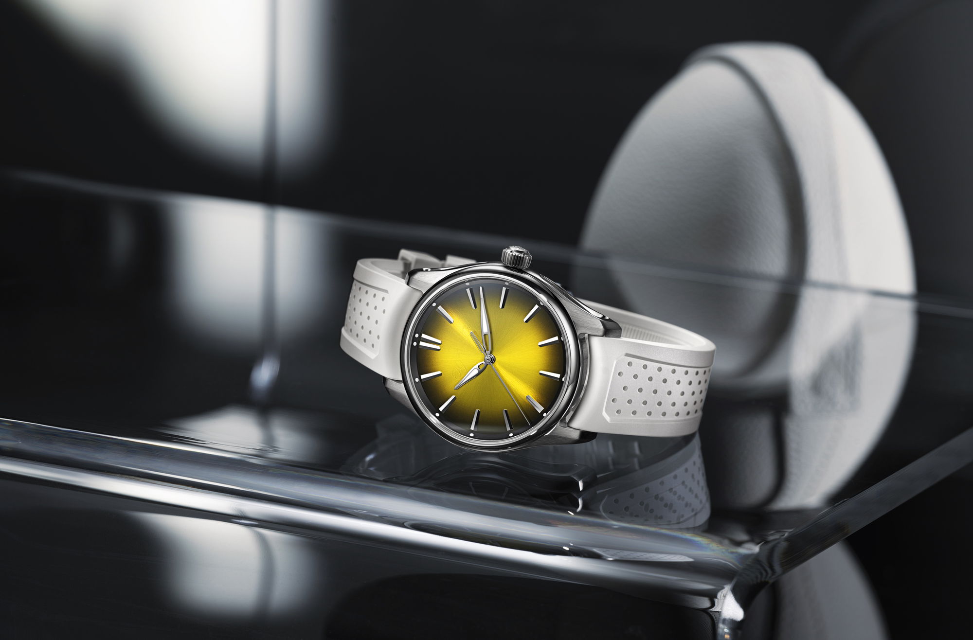 H. Moser &amp; Cie Pioneer Centre Seconds Sunny Side Up 40