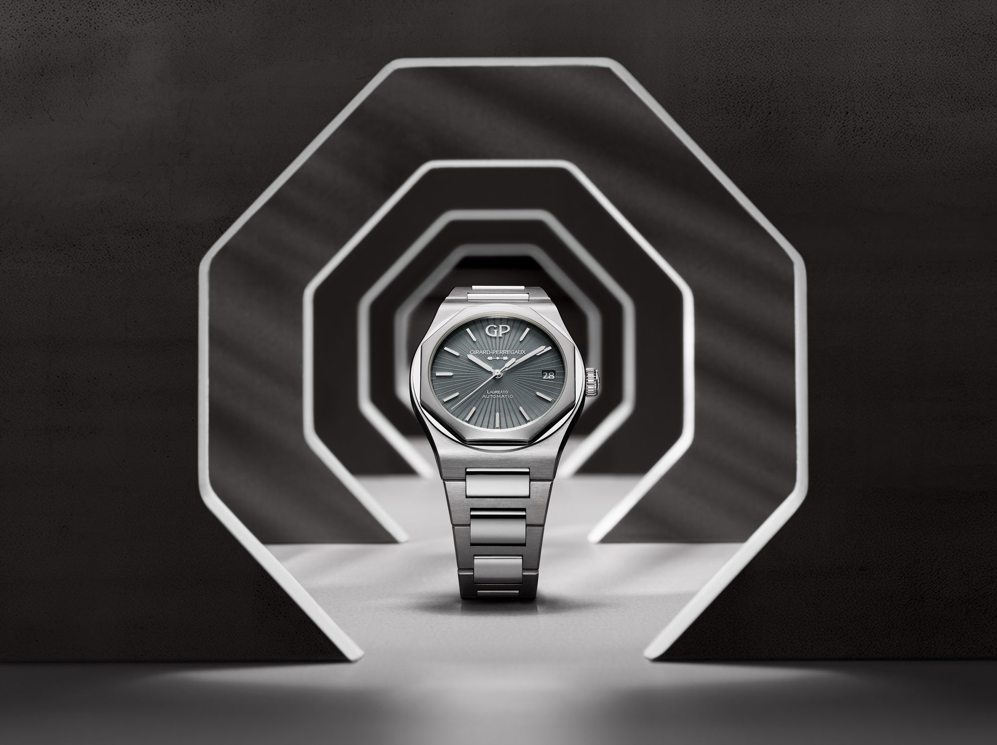 Girard-Perregaux Laureato 42