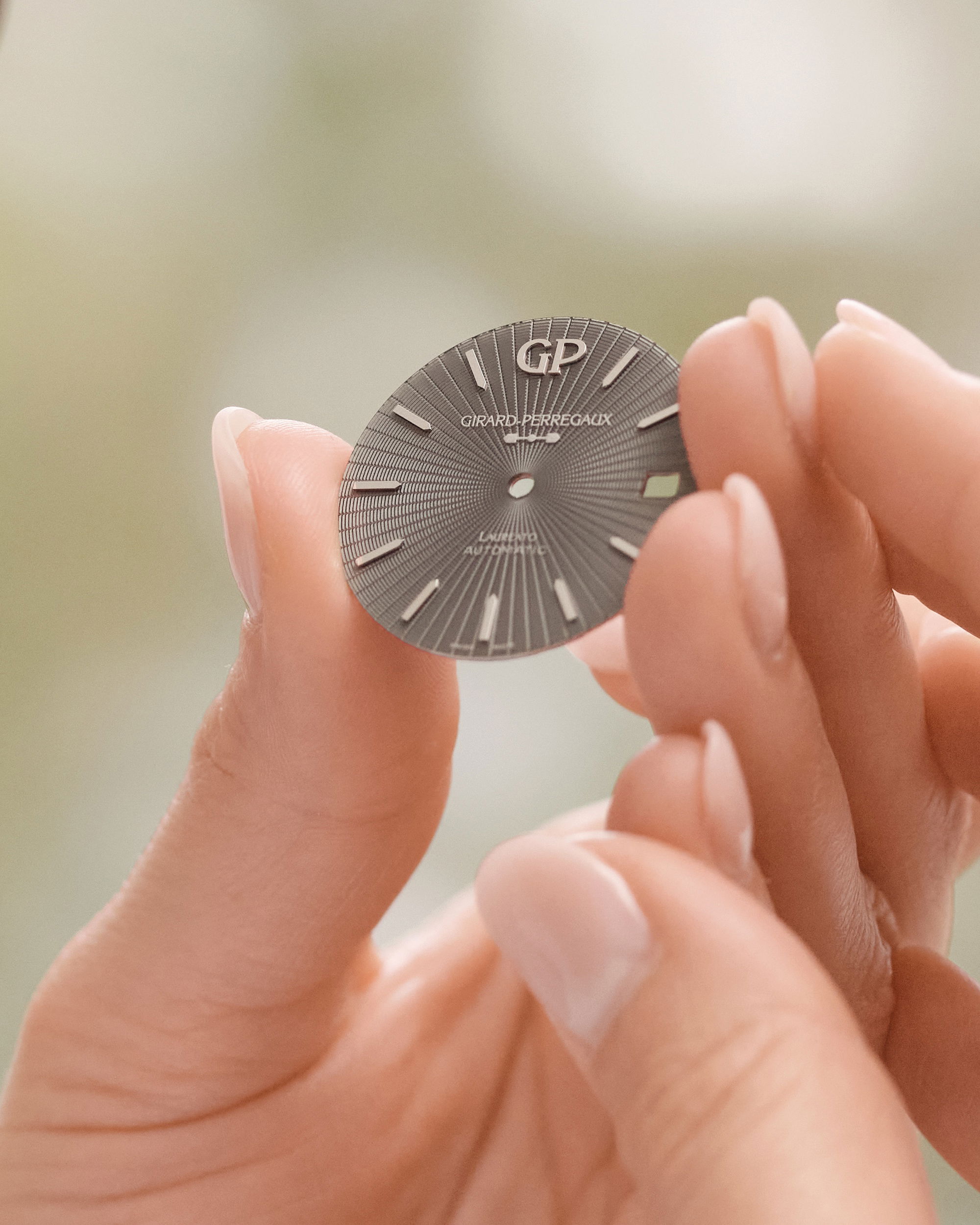 Girard-Perregaux Laureato 42