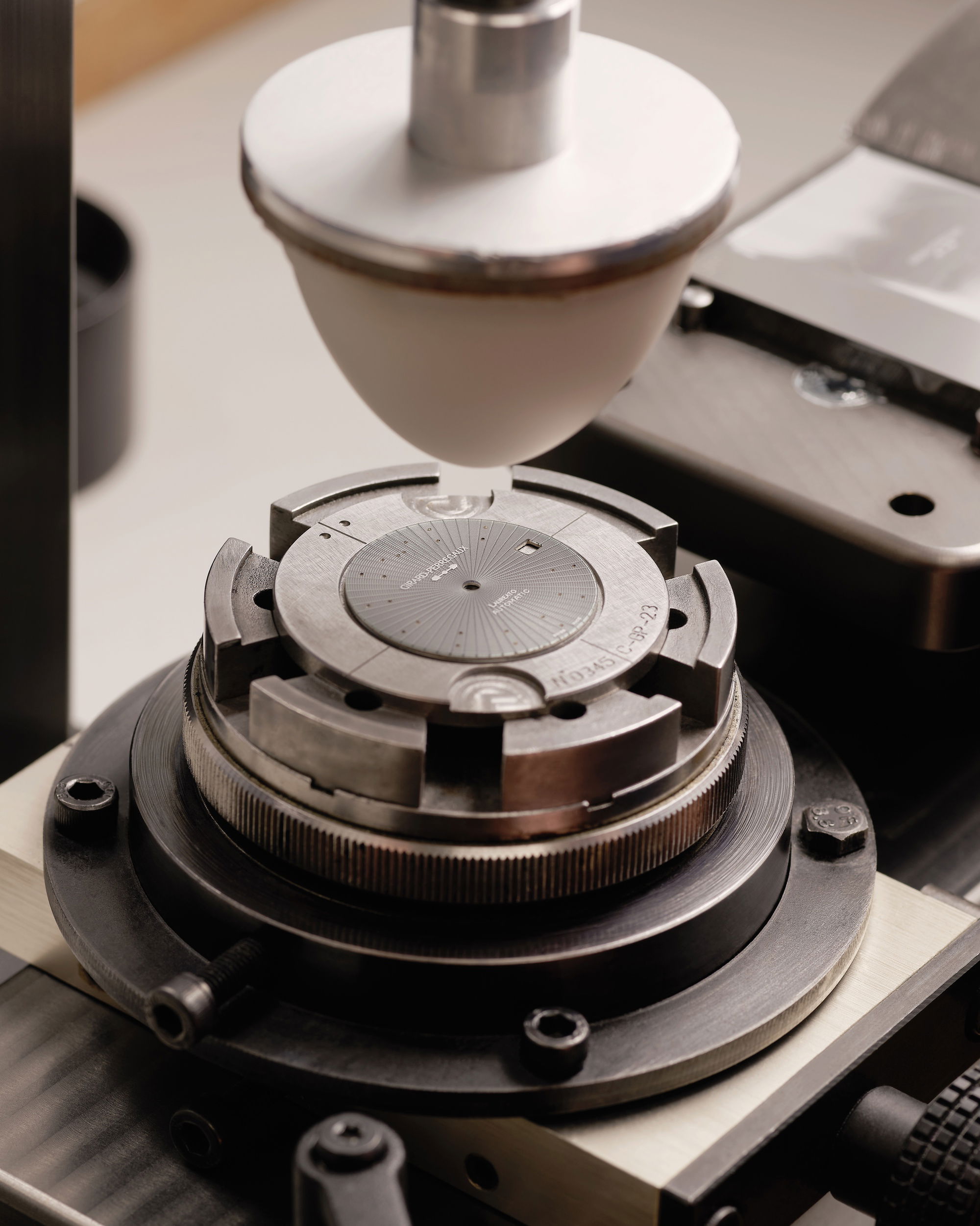 Girard-Perregaux Laureato 42