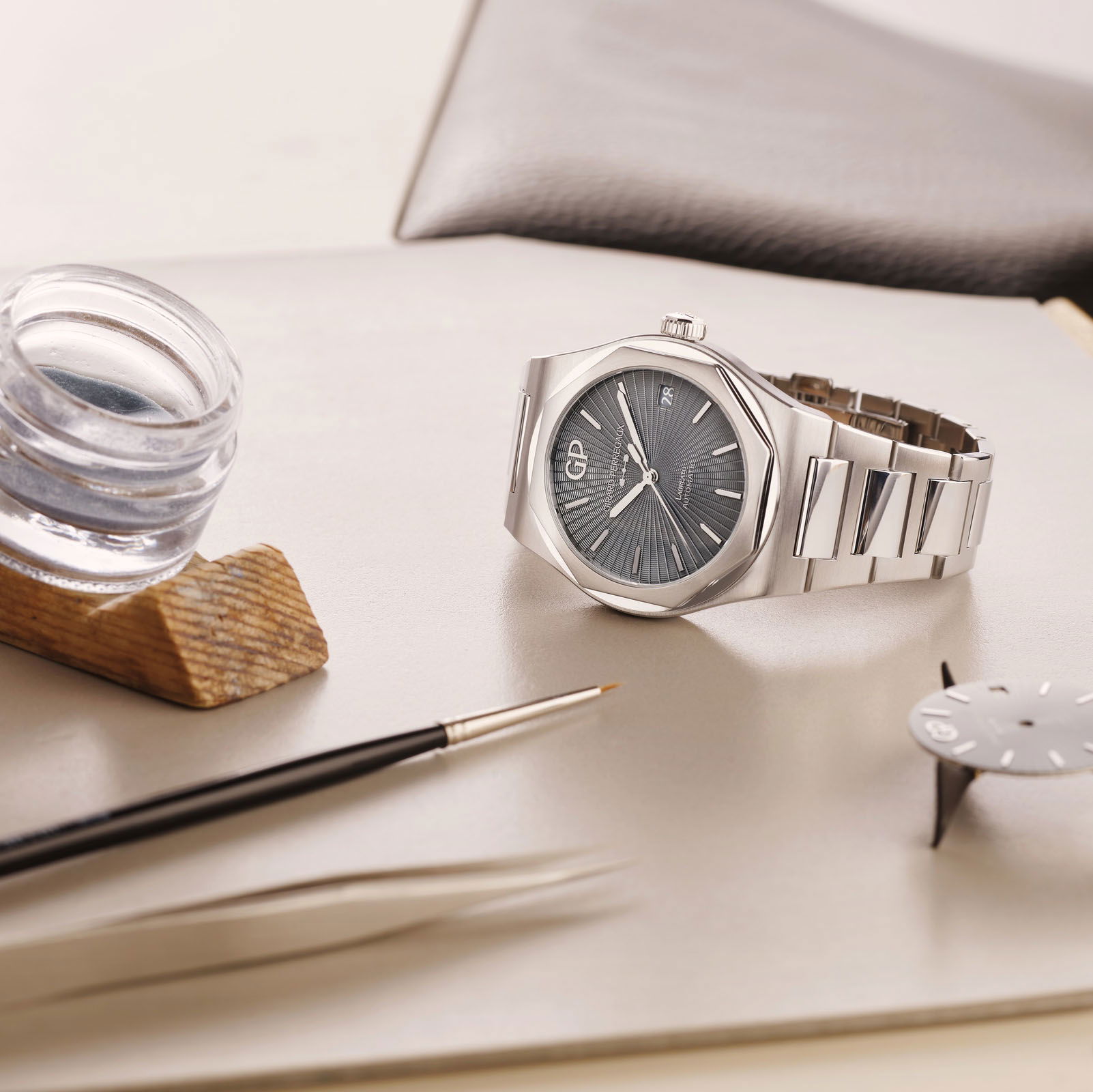 Girard-Perregaux Laureato 42