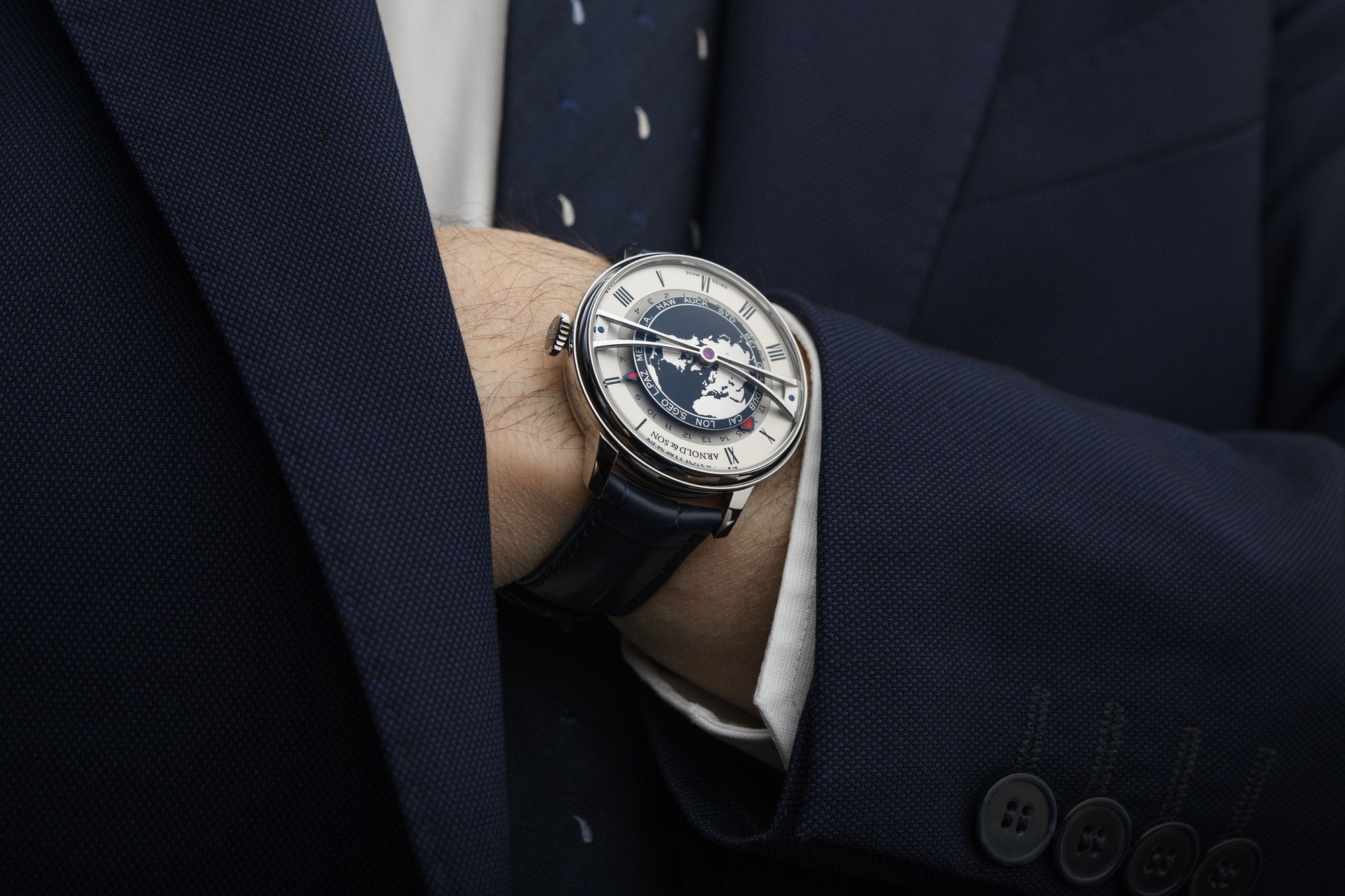 Arnold &amp; Son Globetrotter 42 Steel Strand Blue