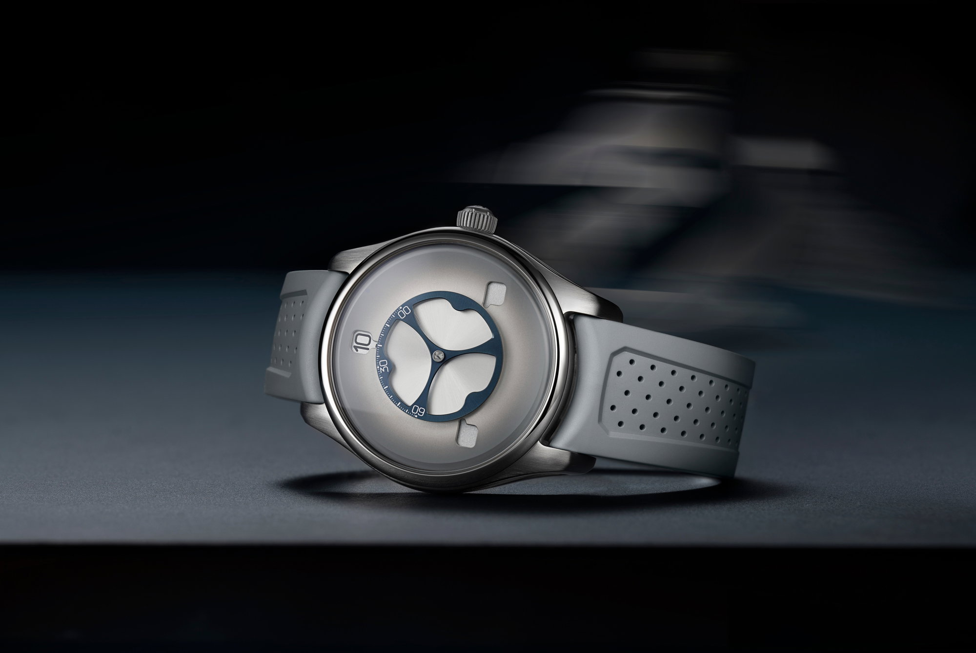 H. Moser & Cie Pioneer Flying Hours White Fumé