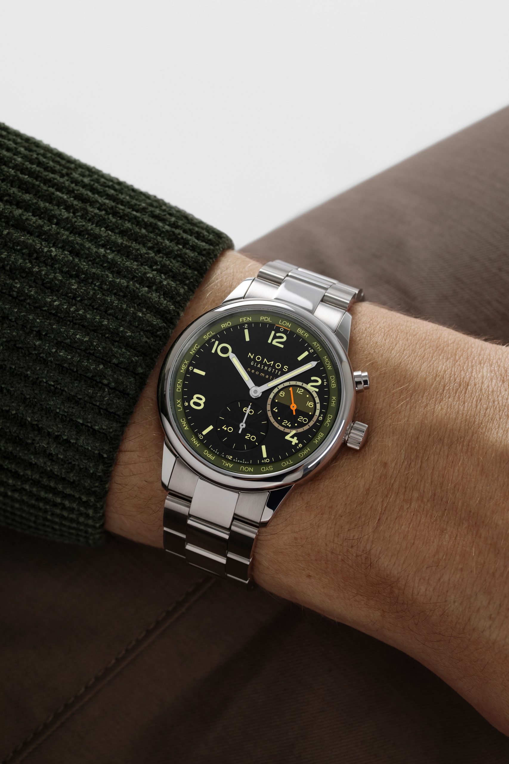 Nomos Glashütte Club Sport neomatik Worldtimer Vector