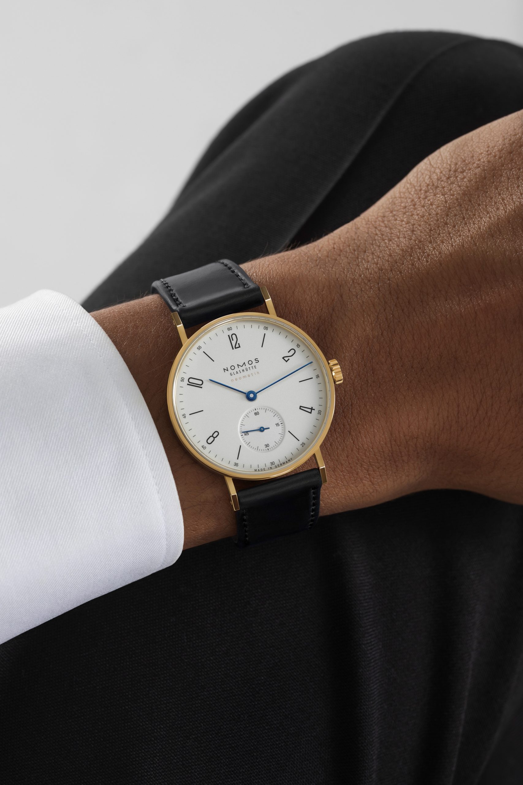 Nomos Glashütte Tangente gold neomatik 35