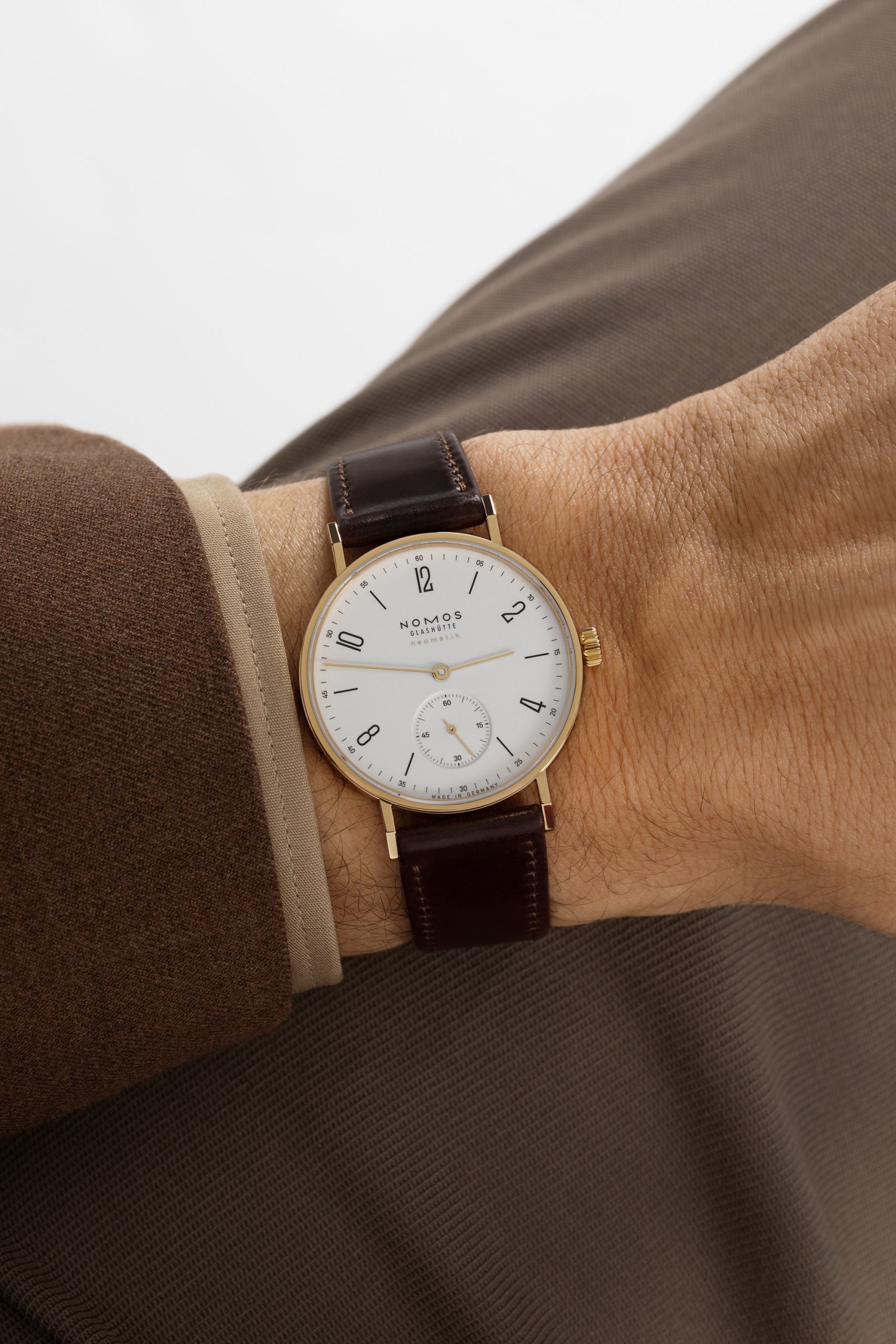 Nomos Glashütte Tangente gold neomatik doré