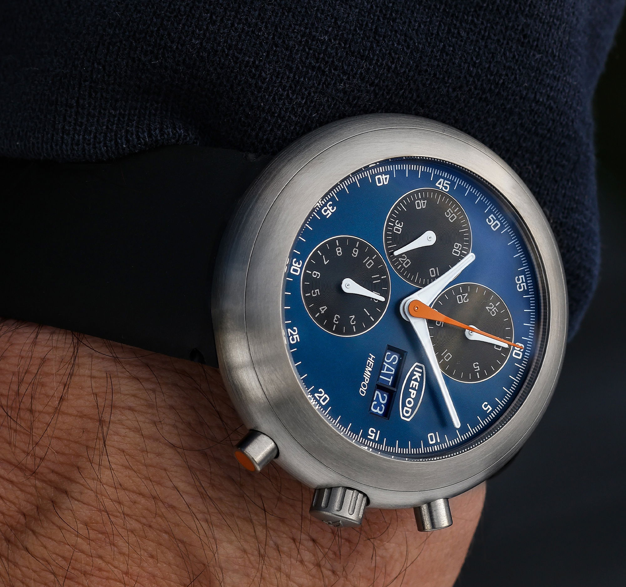 Ikepod Hemipod HE10 Day Date Blue