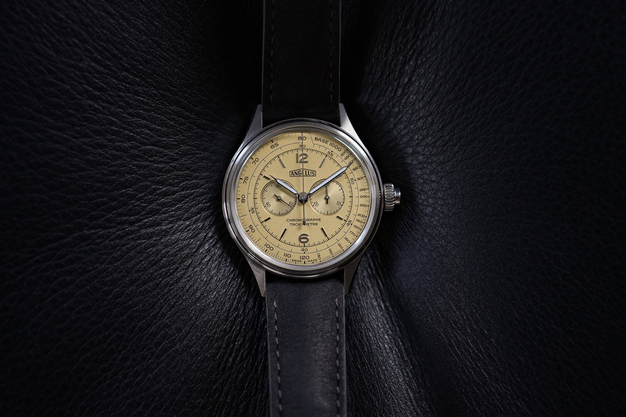 Angelus Chronographe Tachymètre x Monochrome