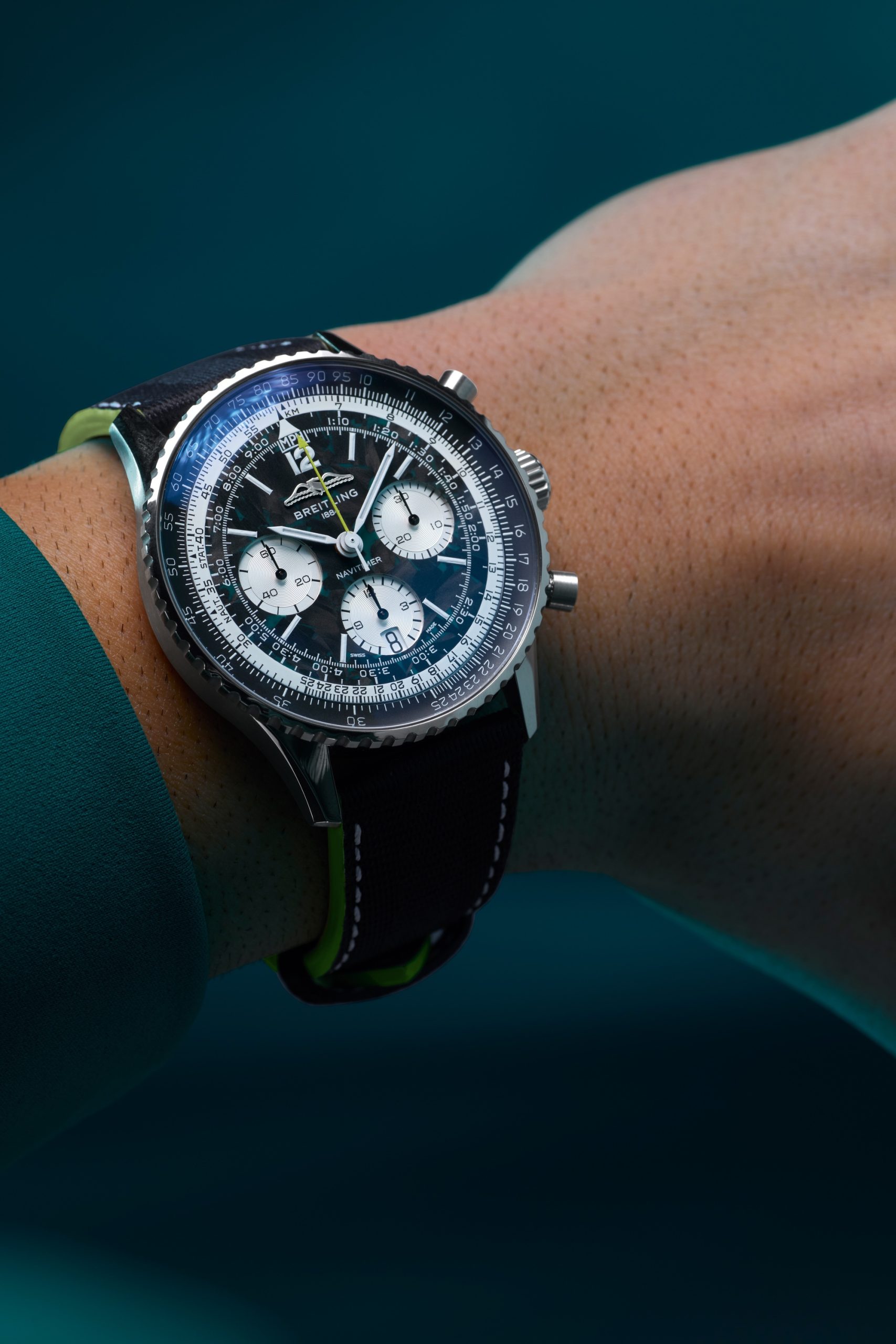 Navitimer B01 Chronograph 43 Aston Martin Aramco Formula One Team - Image 3