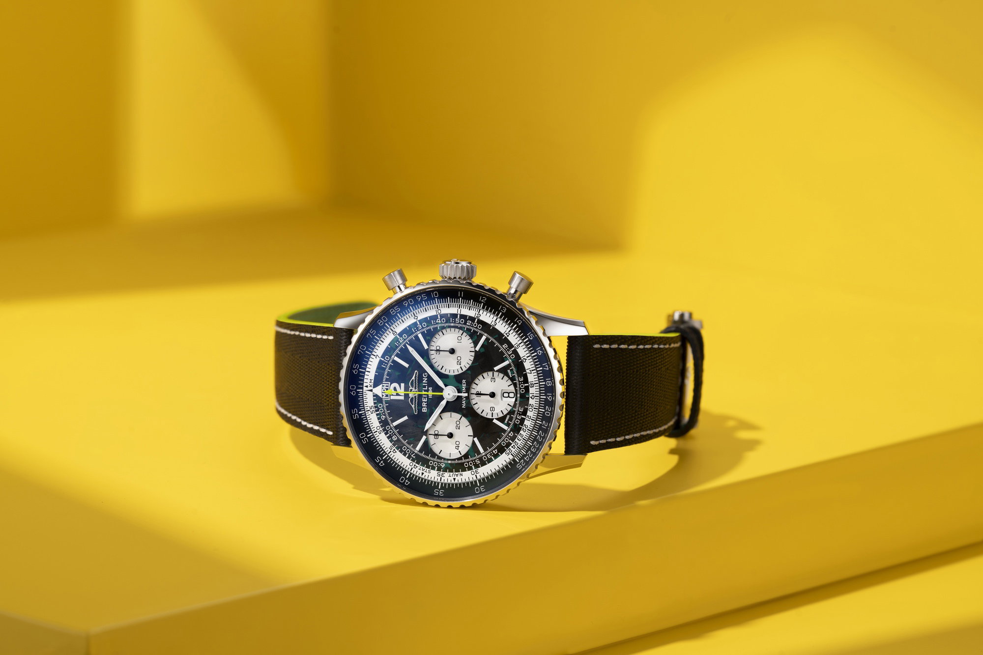 Navitimer B01 Chronograph 43 Aston Martin Aramco Formula One Team - Image 4