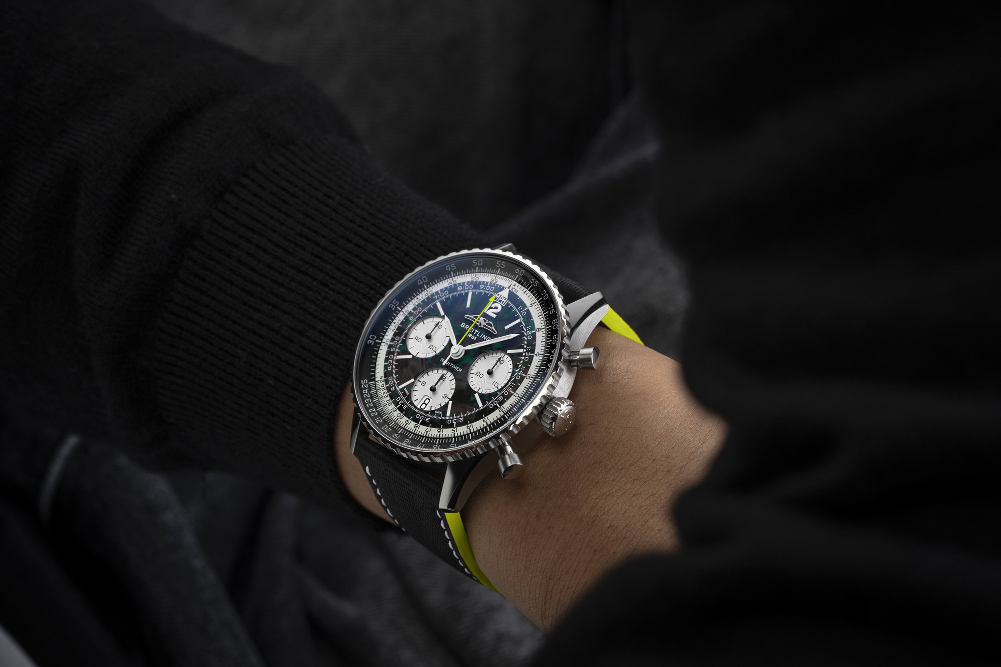 Navitimer B01 Chronograph 43 Aston Martin Aramco Formula One Team - Image 5
