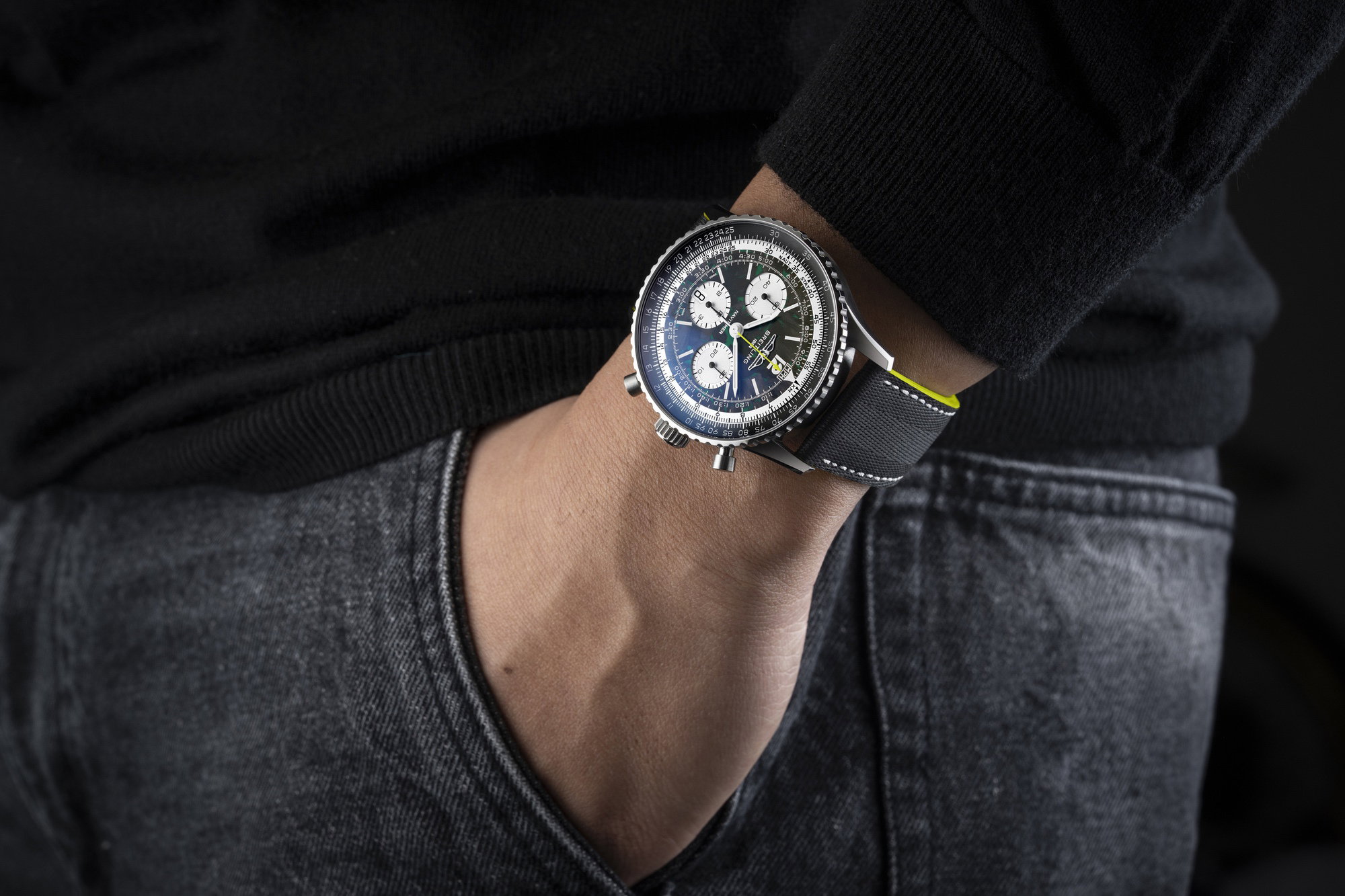 Navitimer B01 Chronograph 43 Aston Martin Aramco Formula One Team - Image 6