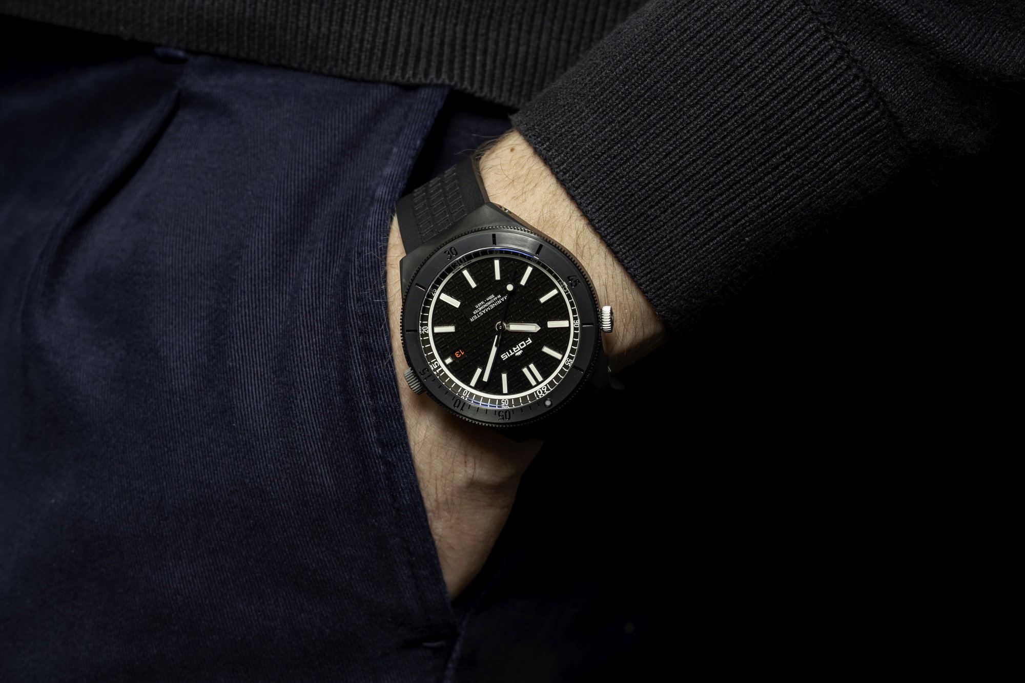Fortis Marinemaster M-44 DLC Gravity Black