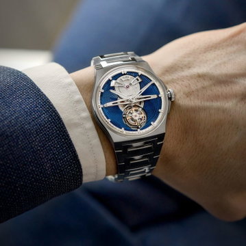Czapek Antarctique Tourbillon Cosmic Blue