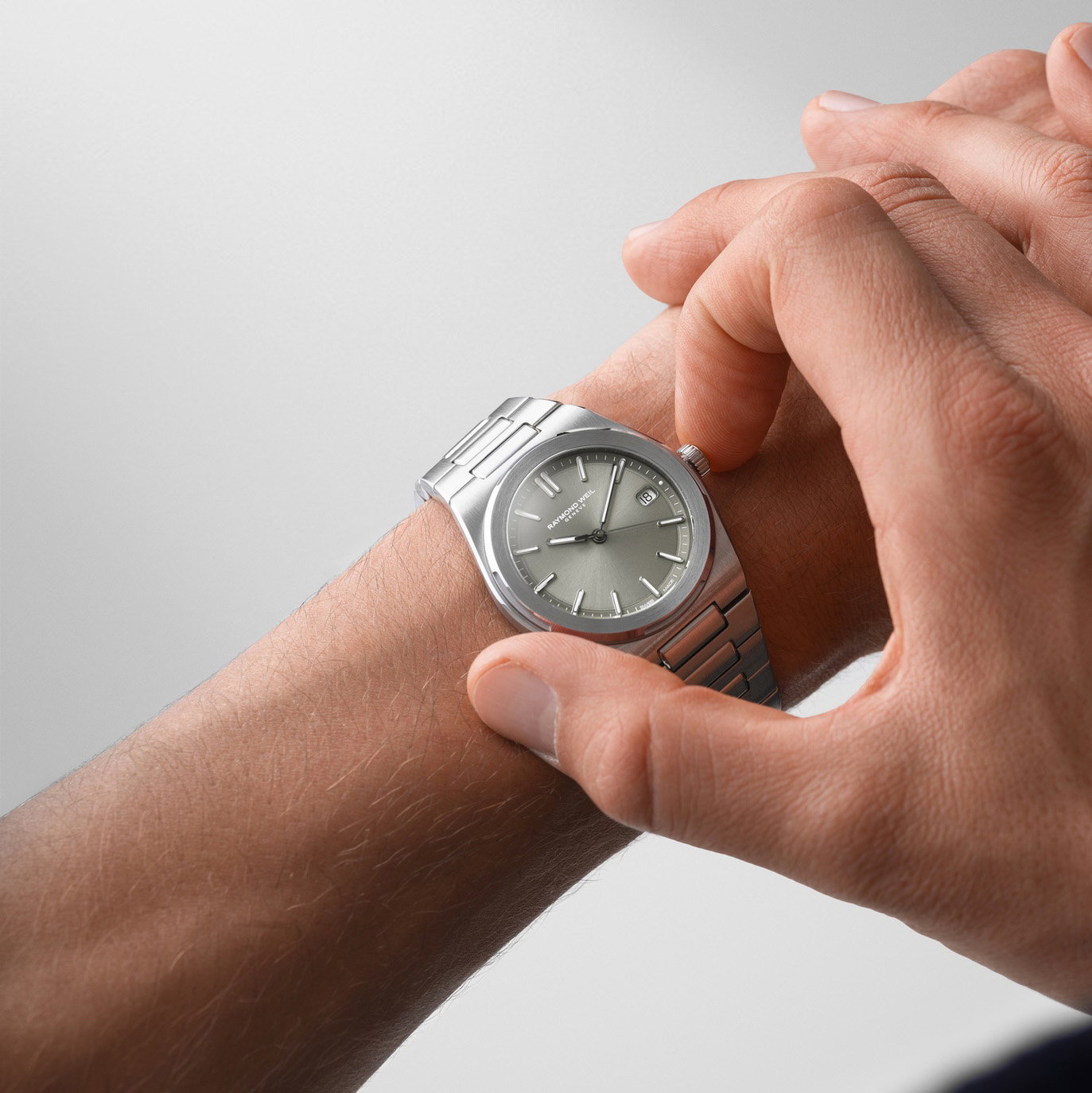 Raymond Weil A.R.T. Date 38 Sage Grey