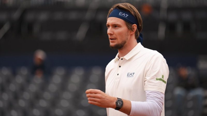 Alexander Bublik wearing his Bianchet